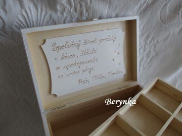 Svatební truhlička se srdíčky a spirálkami