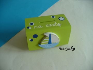 Dřevěná pokladnička s lodičkou