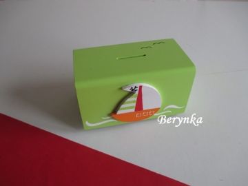 Dřevěná pokladnička s lodičkou