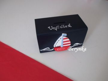 Dřevěná pokladnička s lodičkou