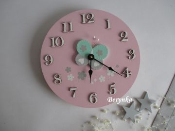 Hodiny s motýlkem - kulaté/čtvercové