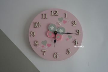 Hodiny s motýlkem - kulaté/čtvercové