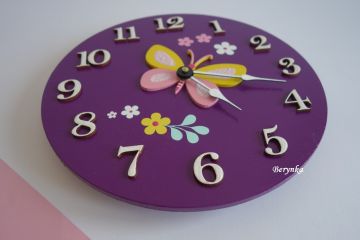 Hodiny s motýlkem - kulaté/čtvercové