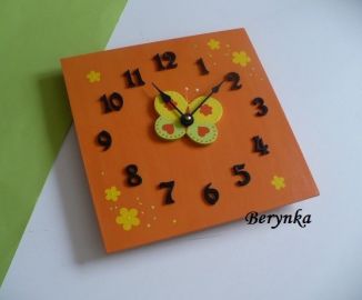 Hodiny s motýlkem - kulaté/čtvercové