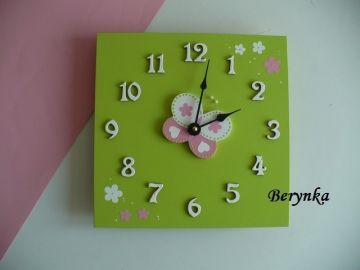 Hodiny s motýlkem - kulaté/čtvercové