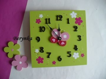 Hodiny s motýlkem - kulaté/čtvercové