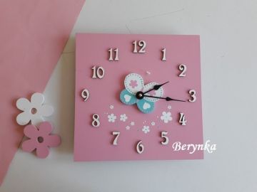 Hodiny s motýlkem - kulaté/čtvercové