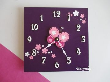 Hodiny s motýlkem - kulaté/čtvercové