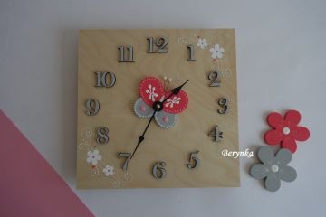 Hodiny s motýlkem - kulaté/čtvercové