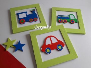 Dřevěné dekorace - zelená s červenou a modrou