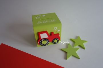 Dřevěná pokladnička s traktorem