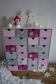 Adventní kalendář bílo-růžový se sněhuláčkem