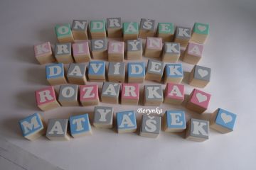 Dřevěné kostičky modro-šedé