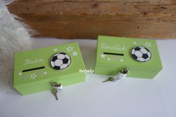 Dřevěná pokladnička s fotbalovým míčem