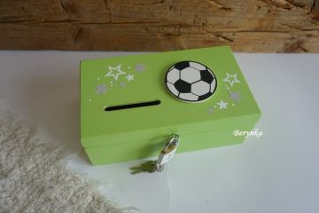 Dřevěná pokladnička s fotbalovým míčem