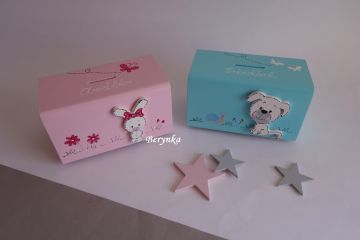 Dřevěná pokladnička se štěňátkem