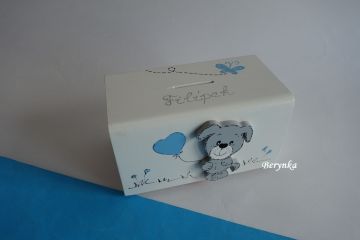 Dřevěná pokladnička se štěňátkem