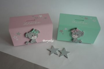 Dřevěná pokladnička se štěňátkem