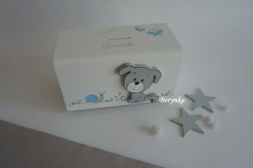 Dřevěná pokladnička se štěňátkem