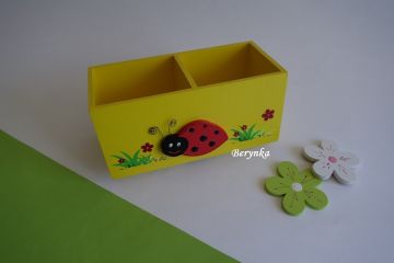 Dřevěný stojánek na tužky se zvířátky