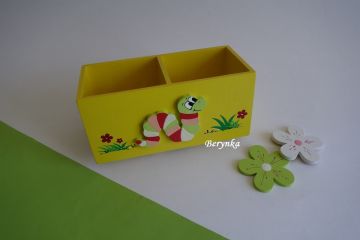 Dřevěný stojánek na tužky se zvířátky