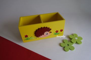 Dřevěný stojánek na tužky se zvířátky