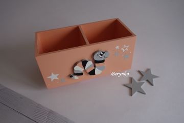 Dřevěný stojánek na tužky se zvířátky