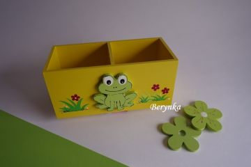Dřevěný stojánek na tužky se zvířátky