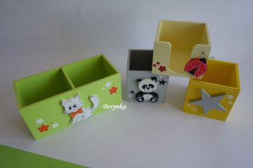 Dřevěný stojánek na tužky se zvířátky