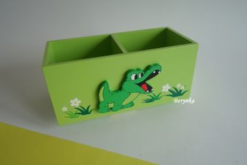 Dřevěný stojánek na tužky se zvířátky