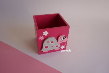 Dřevěný stojánek na tužky se zvířátky