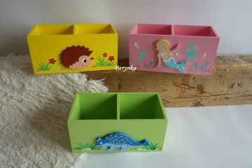 Dřevěný stojánek na tužky se zvířátky