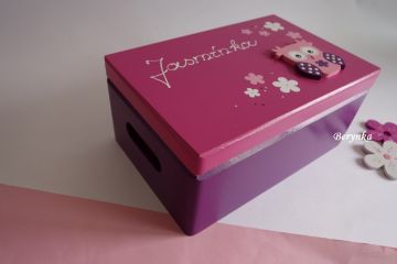 Dřevěné dekorace - ve fialové a růžové se sovičkou