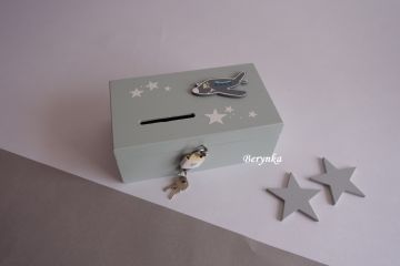 Dřevěná pokladnička s letadlem