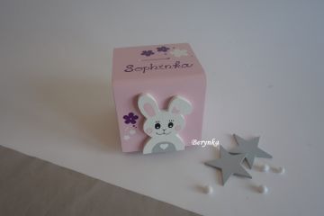 Dřevěná pokladnička se zajíčkem