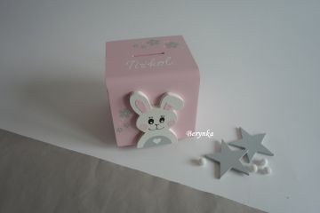 Dřevěná pokladnička se zajíčkem