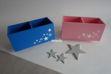 Dřevěný stojánek na tužky bez vyřezané dekorace