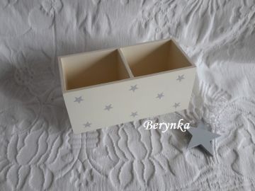 Dřevěný stojánek na tužky bez vyřezané dekorace