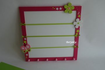 Dřevěné dekorace - zelené s růžovou a malinovou