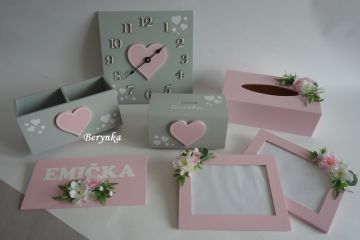 Dřevěné dekorace - se srdíčkem a kytičkami