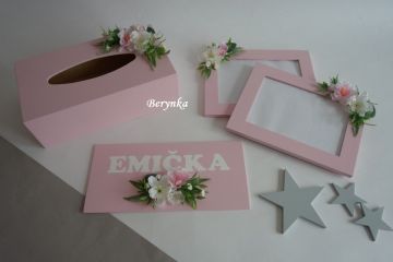 Dřevěné dekorace - se srdíčkem a kytičkami