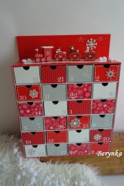 Adventní kalendář *červeno-šedý* s mašinkou - různá provedení