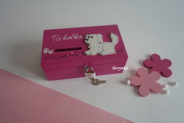 Dřevěná pokladnička s pejskem