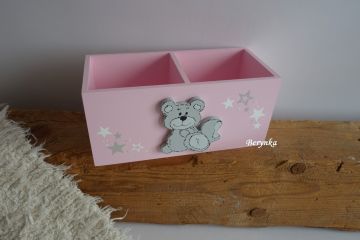 Dřevěný stojánek na tužky s medvídkem