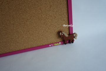 Nástěnka s koníkem