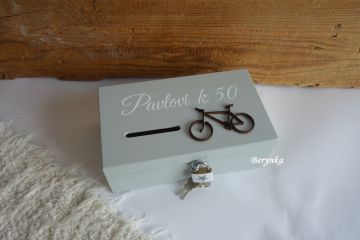 Dřevěná pokladnička s jízdním kolem