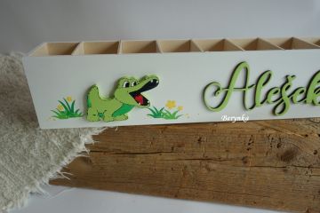 Dřevěný stojánek na tužky s krokodýlem