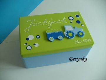 Dřevěná bedýnka s traktorem - různá provedení