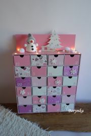 Adventní kalendář růžovo-fialový se sněhulákem