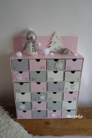 Adventní kalendář růžový se sněhulákem a myškou